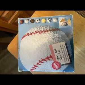 Wilton sport ball cake pan